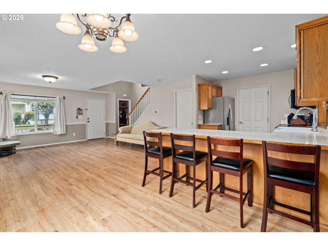 6608 Se OGDEN St, Portland, OR 97206