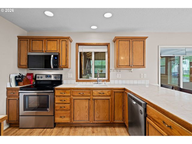 6608 Se OGDEN St, Portland, OR 97206