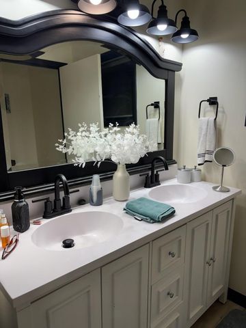 205 N Dale Avenue, Mchenry, IL 60050