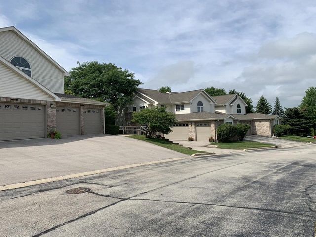 9233 S 51st STREET, Franklin, WI 53132