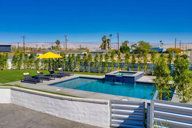 323 W Palm Vista Drive, Palm Springs, CA 92262
