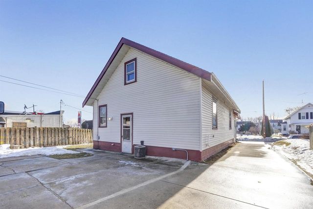 1012 GREEN STREET, Manitowoc, WI 54220