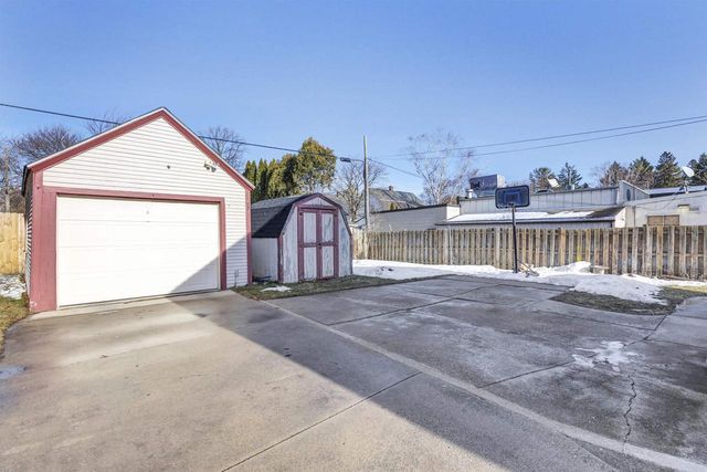 1012 GREEN STREET, Manitowoc, WI 54220