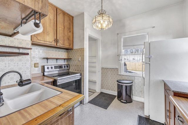 1012 GREEN STREET, Manitowoc, WI 54220