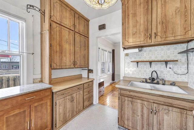 1012 GREEN STREET, Manitowoc, WI 54220