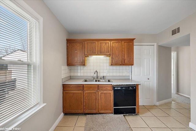 20625 Avalon Street, St Clair Shores, MI 48080