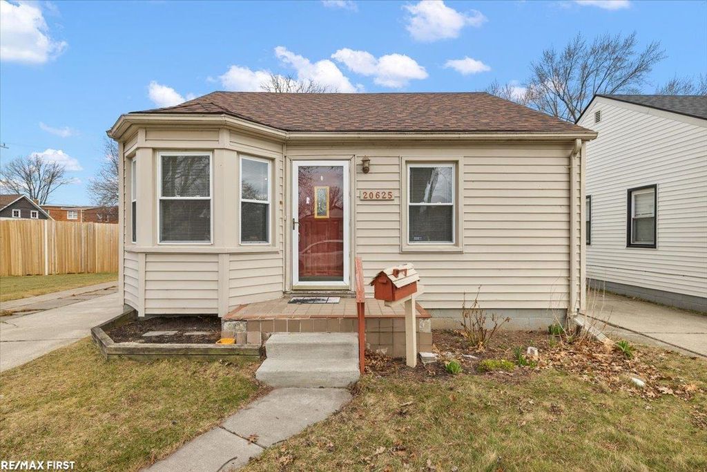 20625 Avalon Street, St Clair Shores, MI 48080