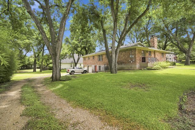 1122 W Main Street, Waxahachie, TX 75165