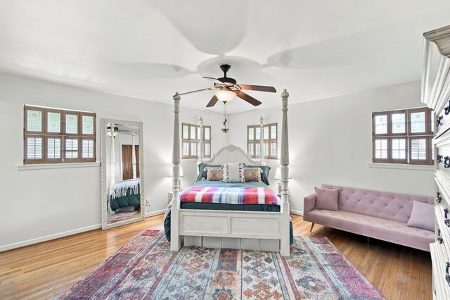 1122 W Main Street, Waxahachie, TX 75165