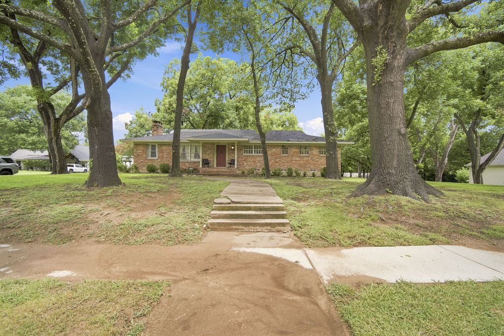 1122 W Main Street, Waxahachie, TX 75165