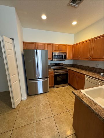 2543 Stockbridge Square SW, Vero Beach, FL 32962