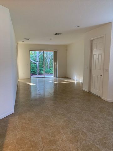 2543 Stockbridge Square SW, Vero Beach, FL 32962