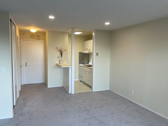 6 Captain DR E242, Emeryville, CA 94608