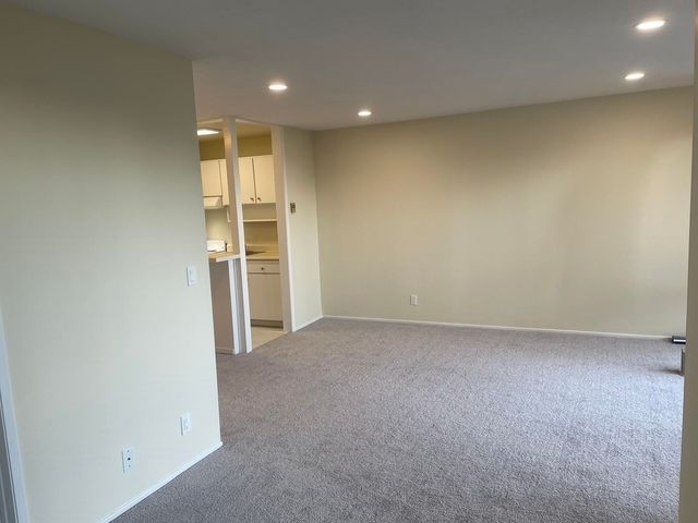 6 Captain DR E242, Emeryville, CA 94608