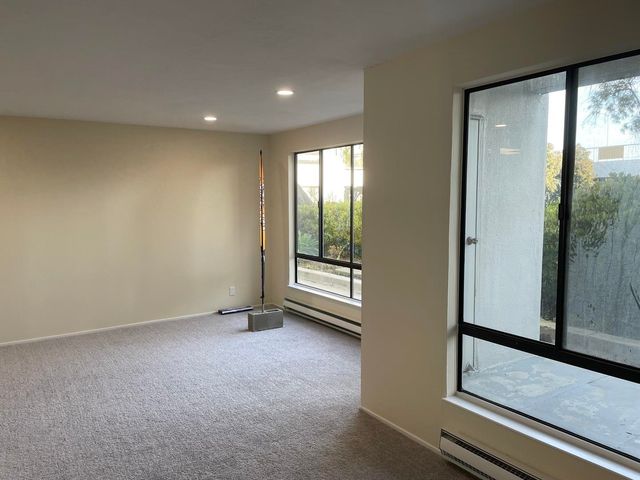 6 Captain DR E242, Emeryville, CA 94608