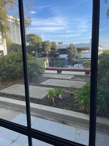 6 Captain DR E242, Emeryville, CA 94608