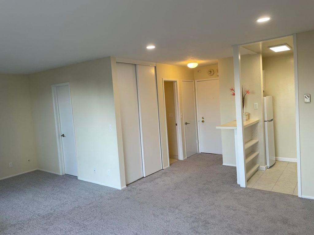 6 Captain DR E242, Emeryville, CA 94608