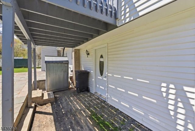 221 W End Ave, Hopatcong Boro, NJ 07843