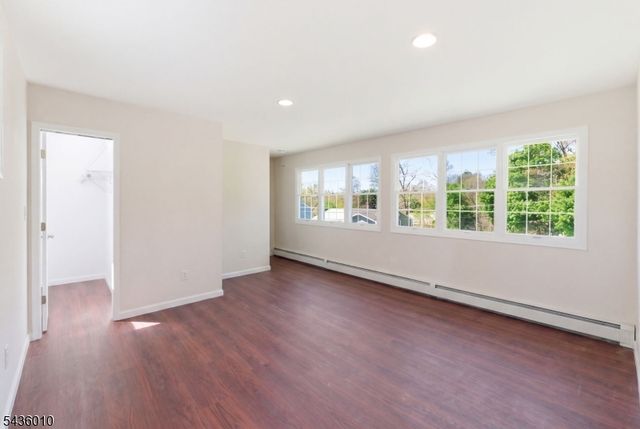 221 W End Ave, Hopatcong Boro, NJ 07843
