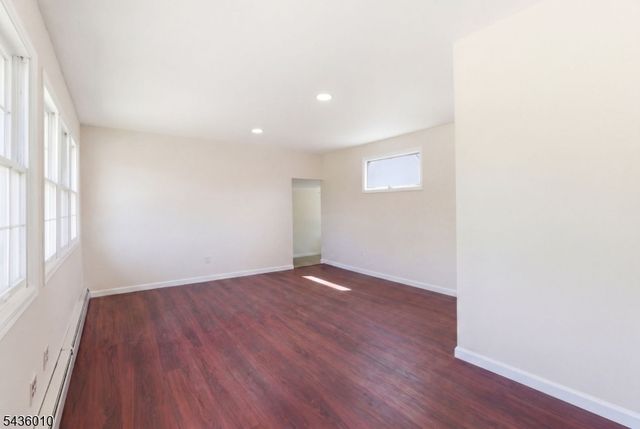 221 W End Ave, Hopatcong Boro, NJ 07843