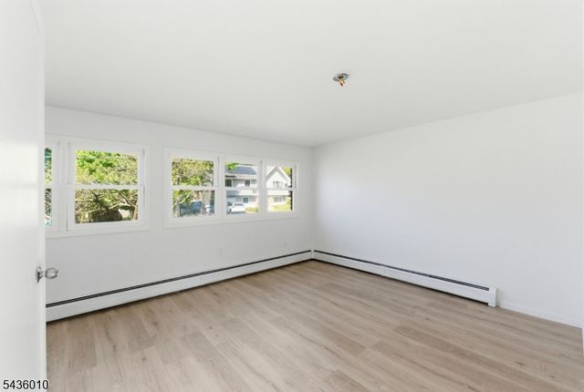 221 W End Ave, Hopatcong Boro, NJ 07843