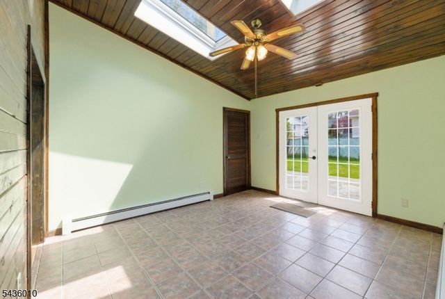 221 W End Ave, Hopatcong Boro, NJ 07843