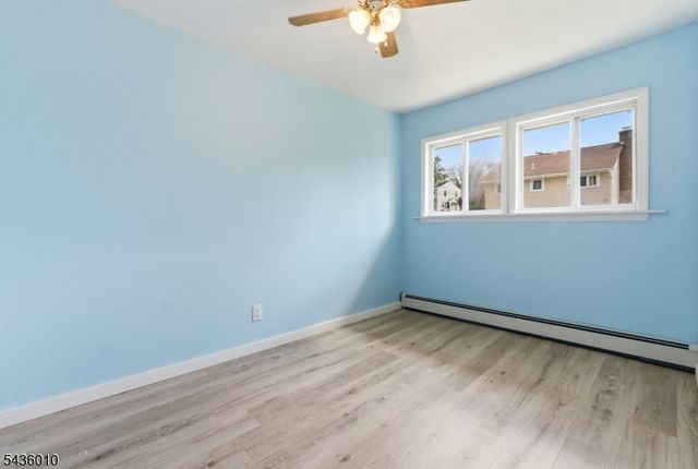 221 W End Ave, Hopatcong Boro, NJ 07843