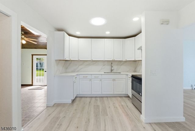 221 W End Ave, Hopatcong Boro, NJ 07843