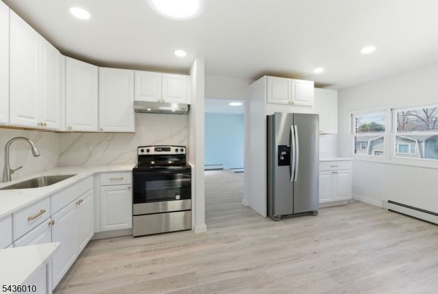 221 W End Ave, Hopatcong Boro, NJ 07843