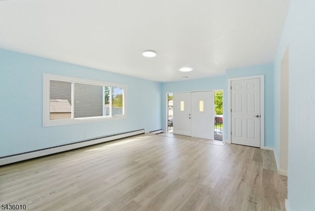 221 W End Ave, Hopatcong Boro, NJ 07843