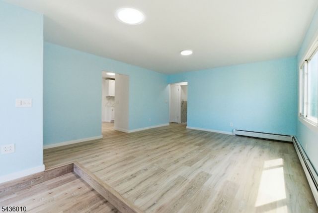 221 W End Ave, Hopatcong Boro, NJ 07843