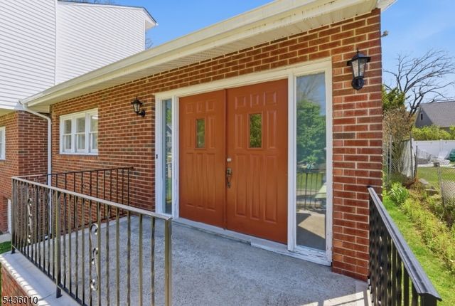 221 W End Ave, Hopatcong Boro, NJ 07843
