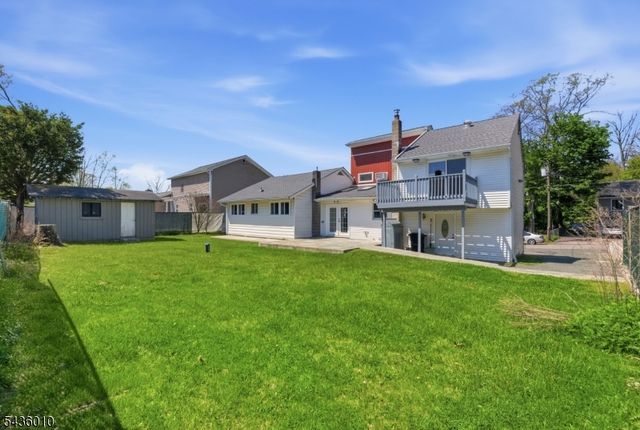 221 W End Ave, Hopatcong Boro, NJ 07843