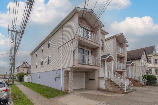 663 S Park St, Elizabeth City, NJ 07206