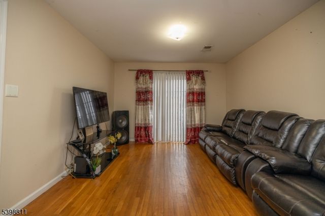 663 S Park St, Elizabeth City, NJ 07206