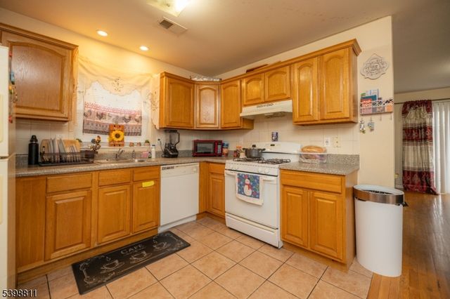 663 S Park St, Elizabeth City, NJ 07206