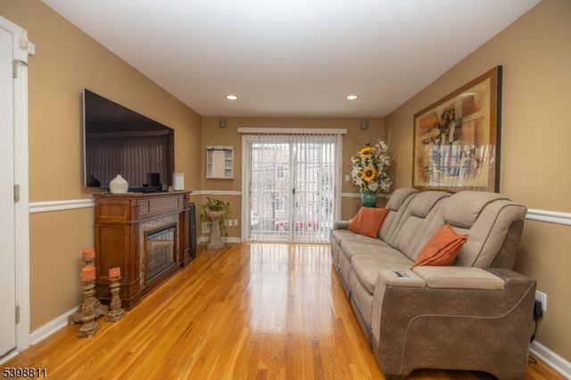 663 S Park St, Elizabeth City, NJ 07206