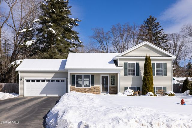 20 Quarry Circle Way, Hudson Falls, NY 12839