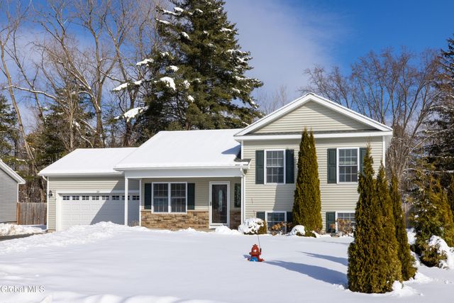 20 Quarry Circle Way, Hudson Falls, NY 12839