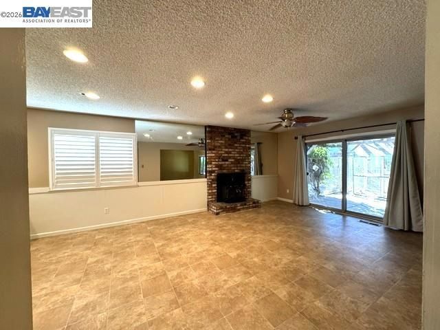 3740 Roundhill Dr, Pittsburg, CA 94565