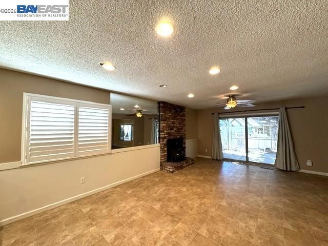 3740 Roundhill Dr, Pittsburg, CA 94565