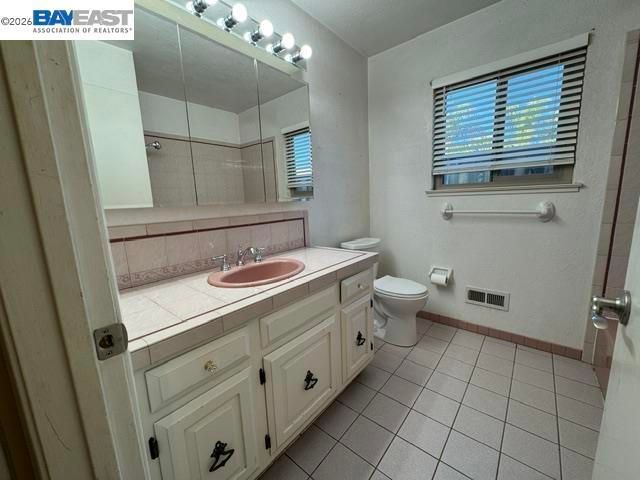 3740 Roundhill Dr, Pittsburg, CA 94565