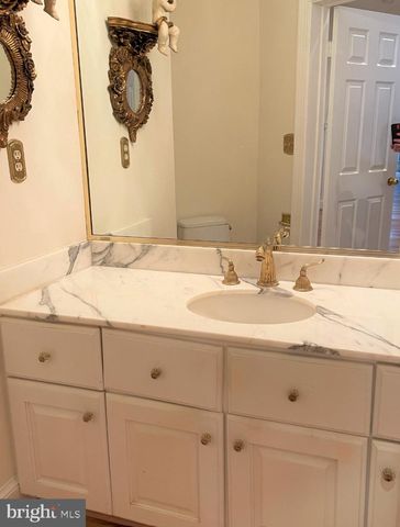 9 ALLOWAY CT, Potomac, MD 20854