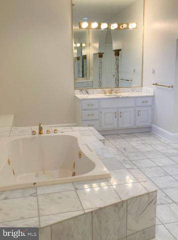 9 ALLOWAY CT, Potomac, MD 20854
