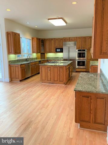 9 ALLOWAY CT, Potomac, MD 20854
