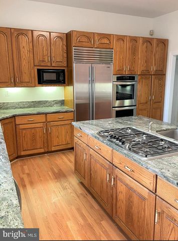 9 ALLOWAY CT, Potomac, MD 20854