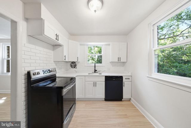 725 IRVINGTON PL, Chester, PA 19013