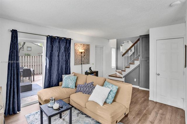 5613 NW 21st St 8-B, Lauderhill, FL 33313