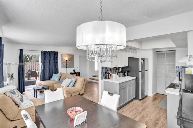 5613 NW 21st St 8-B, Lauderhill, FL 33313