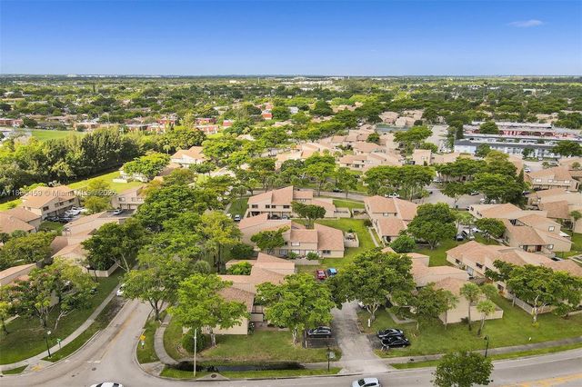 5613 NW 21st St 8-B, Lauderhill, FL 33313